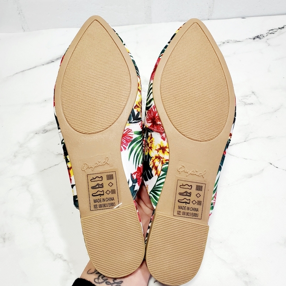 ⚡FLASH SALE! 🎉HP🎉Floral Print Pointy Toe Mules - Picture 5 of 5